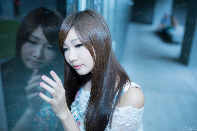 许尔尘容